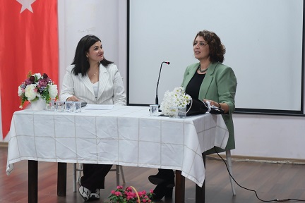 Yazar Çiğdemoğlu Çiftlikköy’de Okurlarıyla Bir Araya Geldi